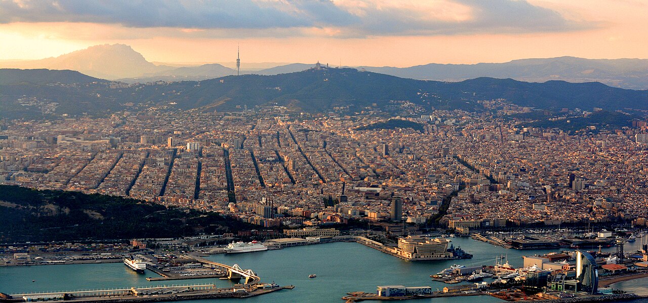 M McBey · CC BY 2.0 · Wikimedia Commons